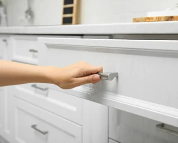 What Cabinet Pulls Are in Style Now?